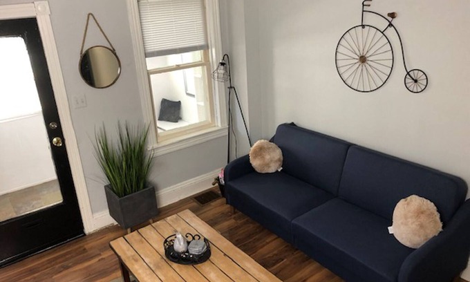 South Side House | Cozy 2 Bedroom 1.5 Bath Cottage in Easton PA