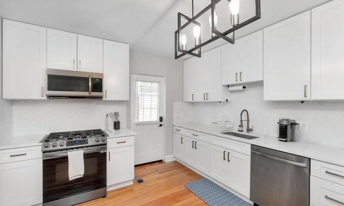 Fredericksburg Apartment | Cozy 2-bedroom apartment in charming downtown Fredericksburg, 1GB WiFi, VRE