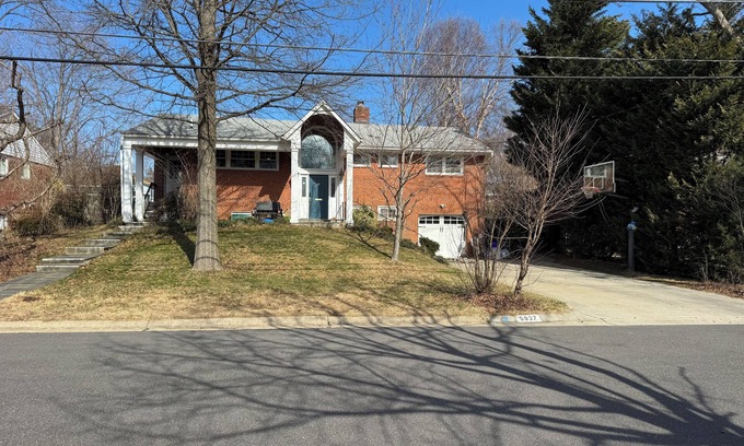 North Bethesda Apartment | Cozy 2-bedroom apartment in charming Bethesda with WiFi, AC