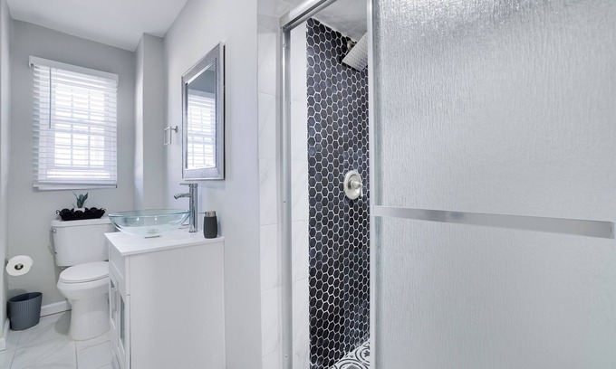 Weequahic Apartment | Cozy 2-bedroom apartment in enjoyable Newark with WiFi, central Ac and heating