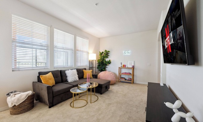 Anaheim Resort Apartment | Cozy 2-bedroom apartment 7 min from Disneyland! Free parking and pool!