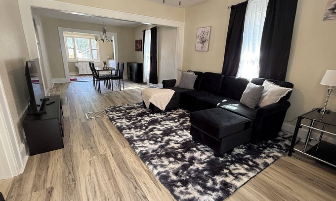 Terre Haute House | Cozy 2-bedroom bungalow in nice Terre Haute fully renovated