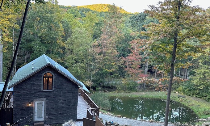 Gans Cabin | Cozy 2-bedroom cabin on 3 acres of mountaintop property