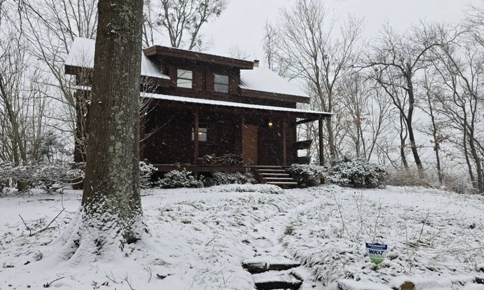 New Concord Cabin | Cozy 2-bedroom cabin within National Park with stunning lake view!