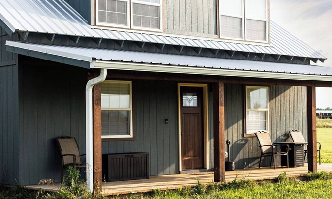 Dola Cabin | Cozy 2-bedroom cabin in charming Harrod with WiFi, AC
