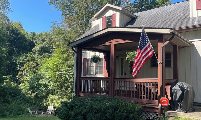 Kimbolton Cabin | Cozy 2 bedroom cabin with large loft near Salt Fork Park and Lake with WiFi, AC