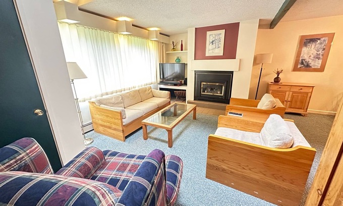 Stowe Area Condo | Cozy 2-bedroom Condo - Close to town!