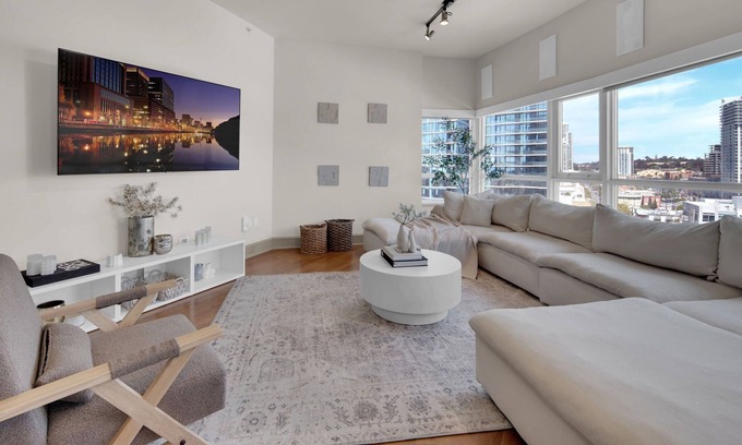 East Village Condo | Cozy 2-bedroom condo with WiFi, fitness room in awesome San Diego