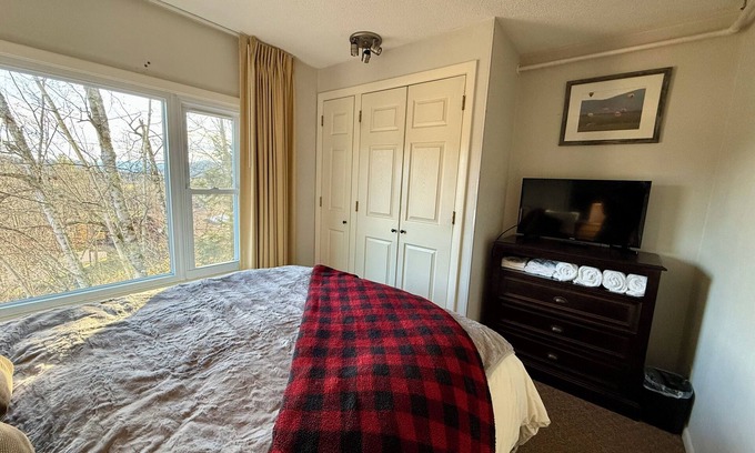 Stowe Area Condo | Cozy 2-bedroom condo with WiFi, pool, fitness room in charming Stowe