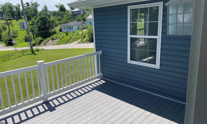 Jefferson City House | Cozy 2 - bedroom Little Blue House On The Hill in enjoyable Jefferson City