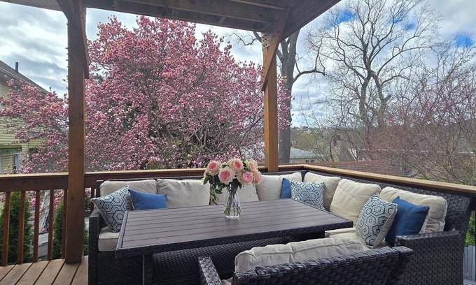 Bryn Mawr House | Cozy 2 Bedroom, Near NYC, Easy Parking