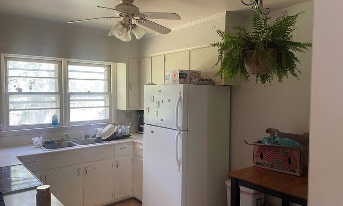 Berkeley Springs Apartment | Cozy 2-bedroom apartment in charming Berkeley Springs with AC, WiFi