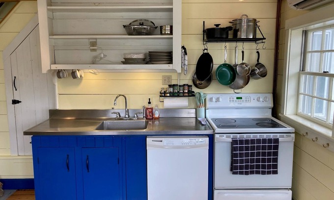 Vinalhaven Apartment | Cozy 2 Bedroom Vinalhaven In-Town Pleasant St Home