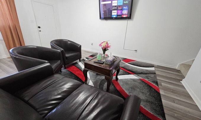 North Newport News House | Cozy 2 Story Model Townhouse