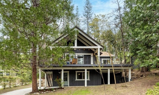 Bass Lake Cabin | Cozy 2-Story Retreat w/Large Kitchen & Outdoor Space in Bass Lake!
