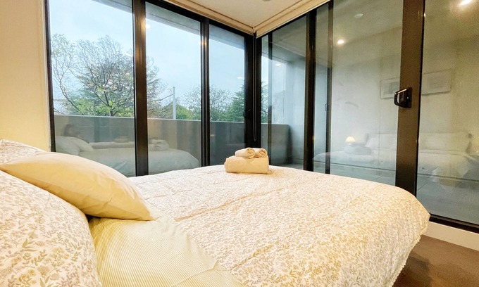 Braddon Apartment | Cozy 2b2ba in the city centre with 2 free parking Spaces