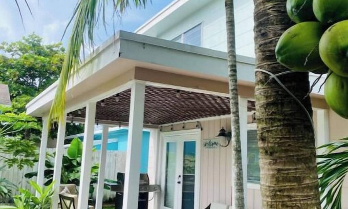 Mango Groves House | Cozy 2BD Home in Lake Worth Beach 1.5 mi to Beach, Golf Course, Downtown