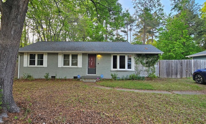 Durham House | Cozy 2bd house in Durham with fully fenced backyard and office, pet friendly!