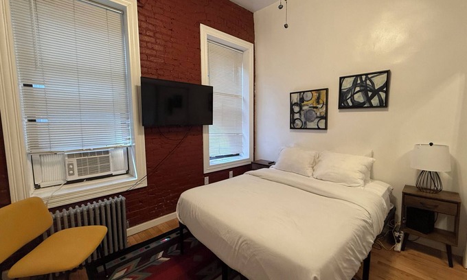 Little Italy Condo | Cozy 2BR Apt in LES/Steps to Soho&Chinatown