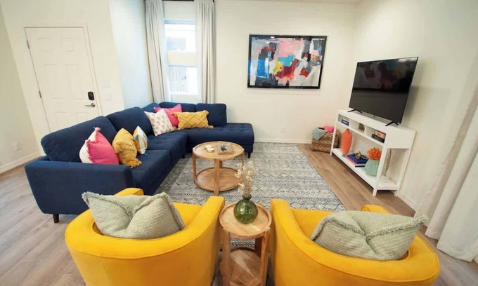 Flagstaff House | Cozy 2BR Flagstaff Bungalow w/A/C & Parking