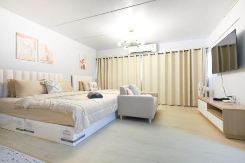 Ban Mai Apartment | Cozy 2BR Near Impact Arena, LTAT- WiFi Washer near DMK at C2