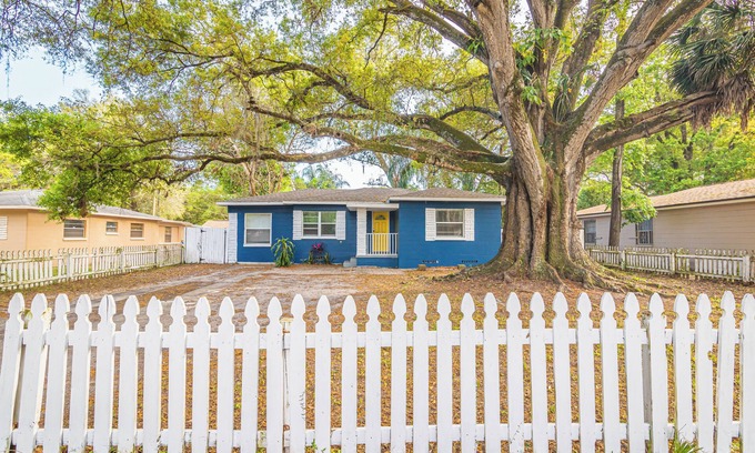 Old Seminole Heights House | Cozy 2br Seminole Heights Perfect for a Getaway