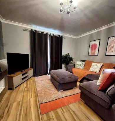 Leicester Apartment | Cozy 3-Bed House Near Fosse Park with Parking