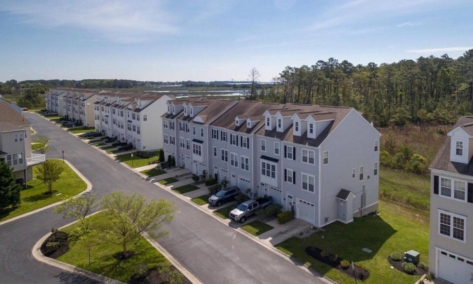 Long Neck Condo | Cozy 3-bedroom condo close to Paradise Grill in lovely Long Neck ~ Weekly Rental