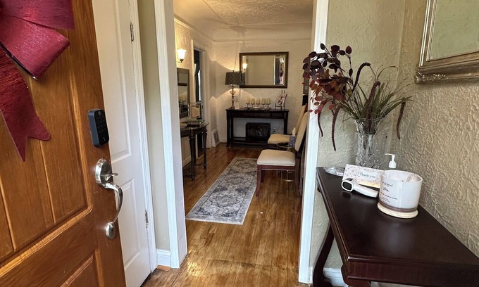 Detroit House | Cozy 3-bedroom house with WiFi, AC in historic Detroit north rosedale park