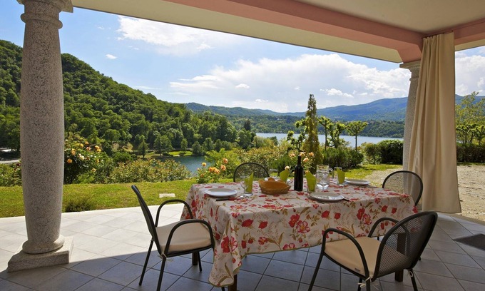 Orta San Giulio Apartment | Cozy 3½-room apartment with 2 bathrooms and beautiful lake view