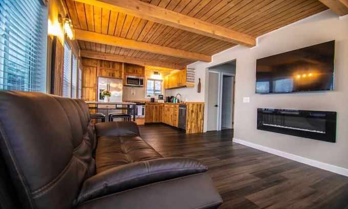 Government Hill House | Cozy 3B/1B Home in Government Hill near Downtown Anchorage with Mountain Views
