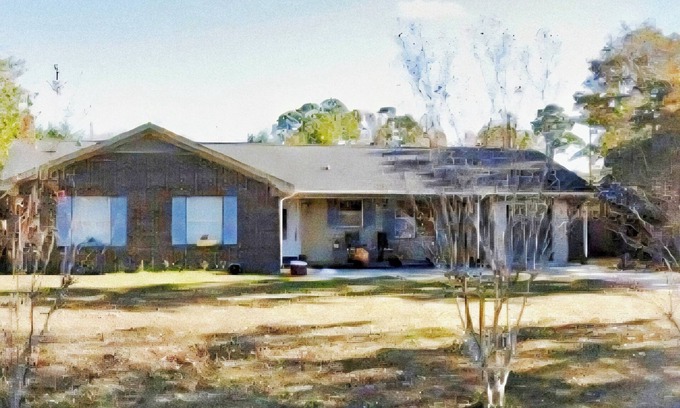 Kings Grant House | Cozy 3BR near the beach + downtown Wilmington Riverwalk with firepit + hammock