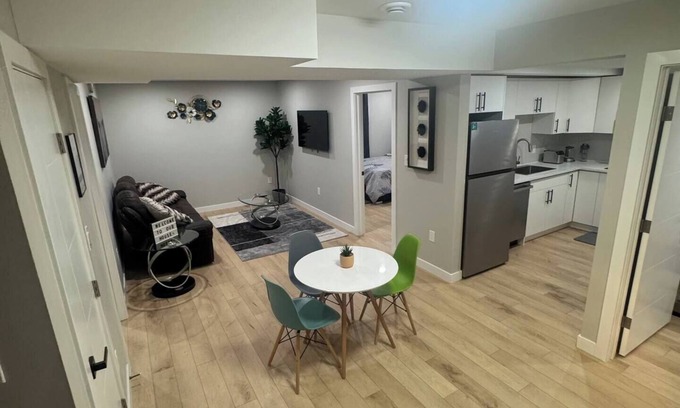 Fort Gary House | Cozy 3BR Suite at Winnipeg South