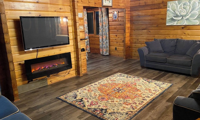 Torrington House | Cozy 4 bedroom cabin on secluded, charming farm