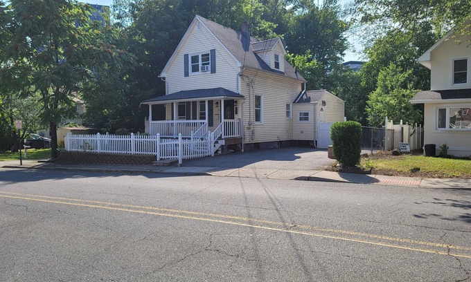 Teaneck House | Cozy 4-bedroom house in welcoming Teaneck with WiFi, AC
