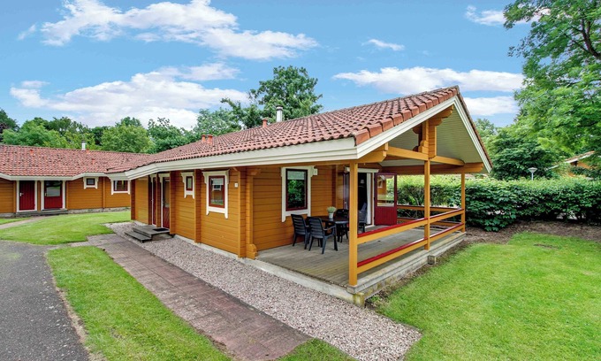 Municipality of Hardenberg House | Cozy 4-person bungalow with dishwasher, washing machine and veranda at park ’t Hooge Holt, near Gramsbergen and the Vechtdal nature area.