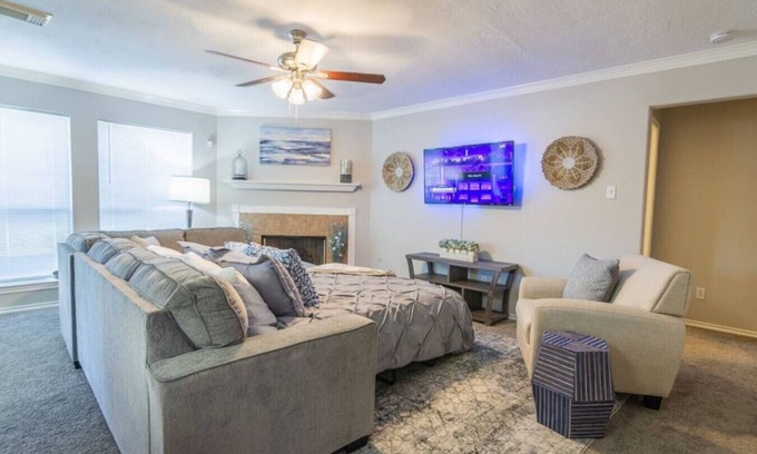 Cypress House | Cozy 5BR Retreat | Huge Yard & Relaxing Vibes