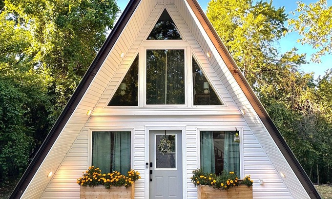 Rogers Cabin | Cozy A-Frame Retreat by Beaver Lake, Minutes from Downtown Rogers