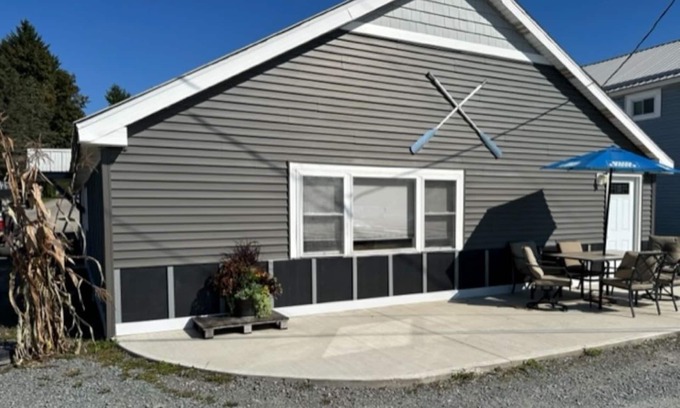 Aldenville Apartment | Cozy All Season Lake Front Apartment