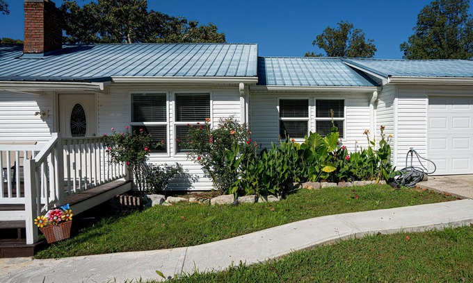 Knoxville House | Cozy and clean 3-bedroom house in Knoxville, TN!