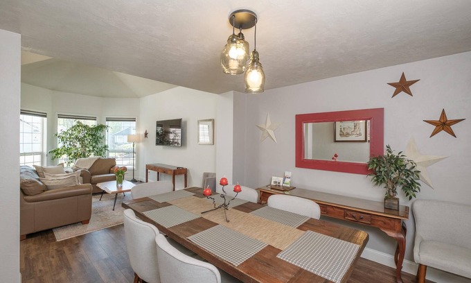 Corvallis House | Cozy and Comfortable 3 Bedroom Vacation Rental