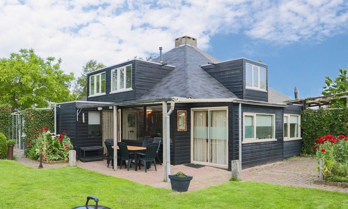 Stavenisse House | Cozy and luxurious 6-person holiday home in Stavenisse on Tholen, near the Eastern Scheldt