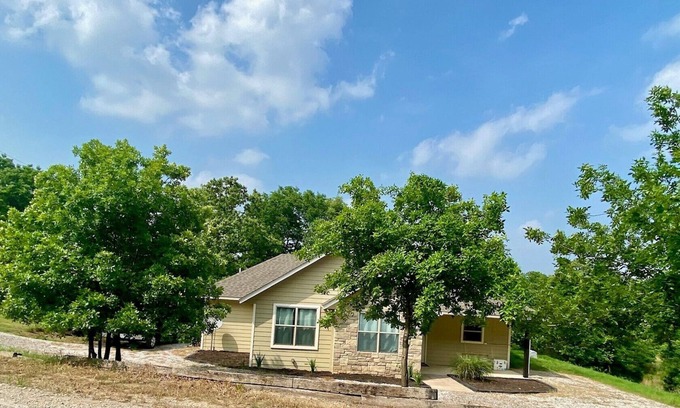 Sulphur House | Cozy and Relaxing Lake House close to Lake of the Arbuckles