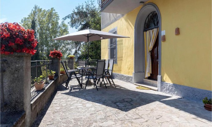 Castelvecchio Pascoli Apartment | Cozy Apartment In Castelvecchio Pascoli