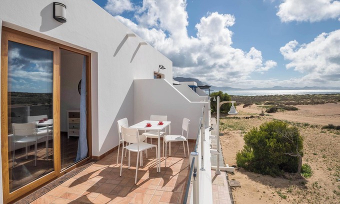 Caleta de Sebo Apartment | Cozy Apartment “Cuesta del Salado I” close to the Beach with Mountain View