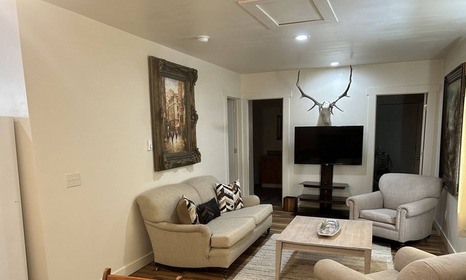 Rifle Apartment | Cozy apartment hunters and traveling professionals welcome!