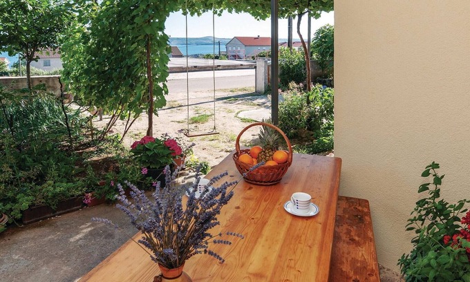 Maslenica Apartment | Cozy apartment in Maslenica with WiFi