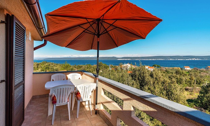 Nevidane Apartment | Cozy apartment in Nevidane with kitchen