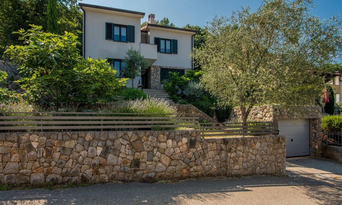 Porozina Apartment | Cozy apartment in Porozina with WiFi