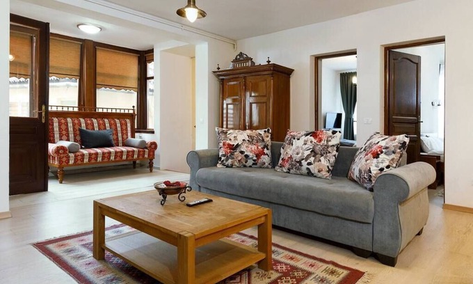 Brasov House | Cozy Apartment - Residence in Brasov's Historical Center - Free Parking